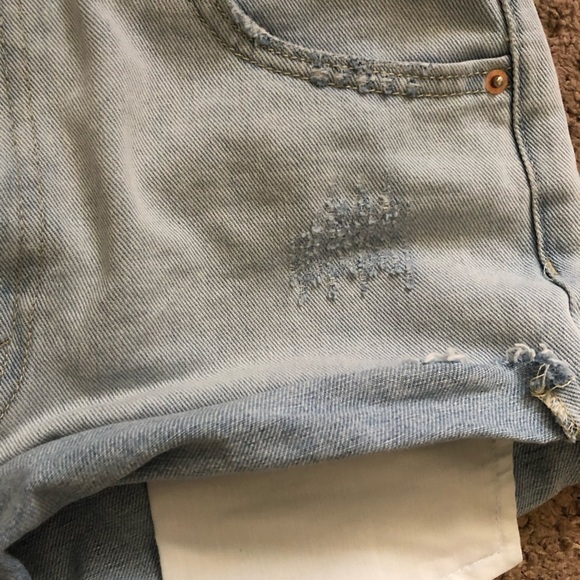 Highwaisted Cheeky Shorts - Picture 2 of 6
